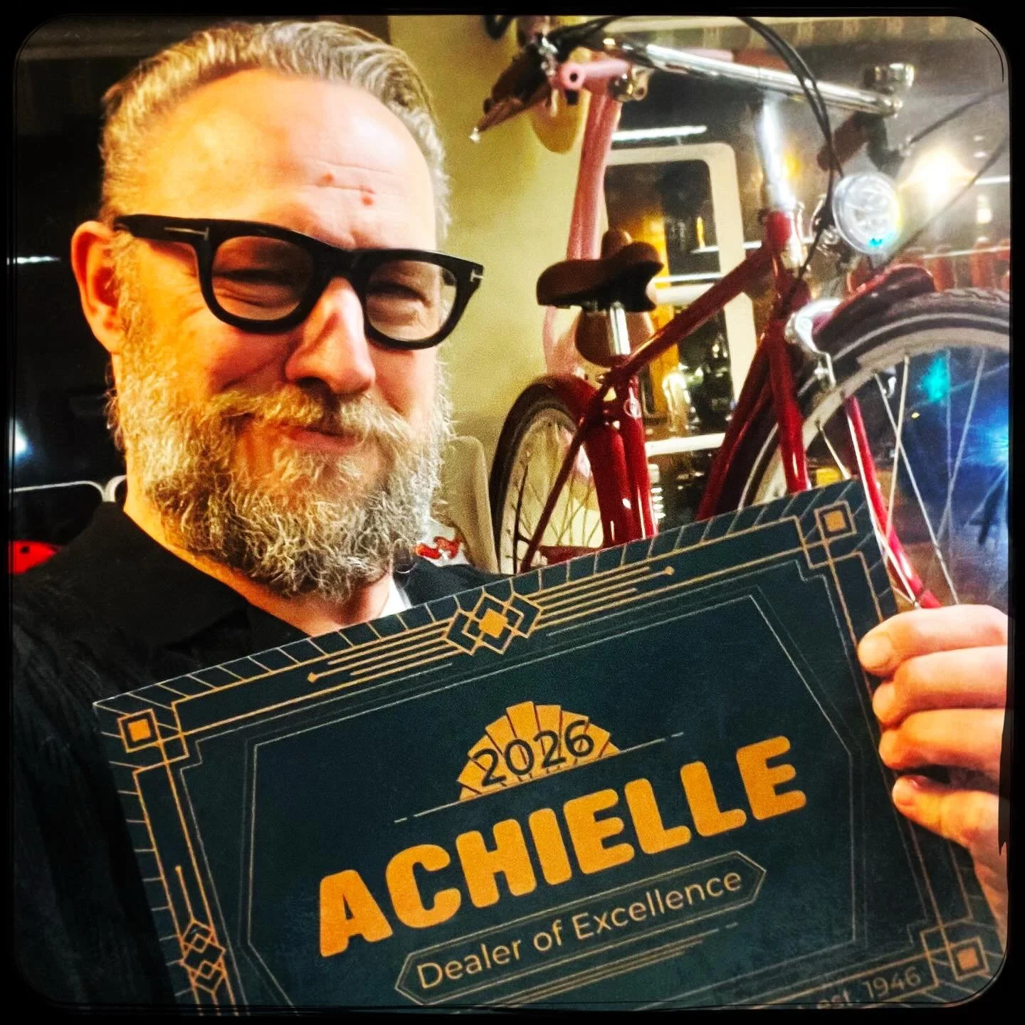 Ik ben nu Dealer of excellence, en ben er trots op!
Je bent altijd welkom, ook op zondag.
Ride in style :)
#cyctervuren #tervuren #achielle #achiellefietsen #classicbycicle
