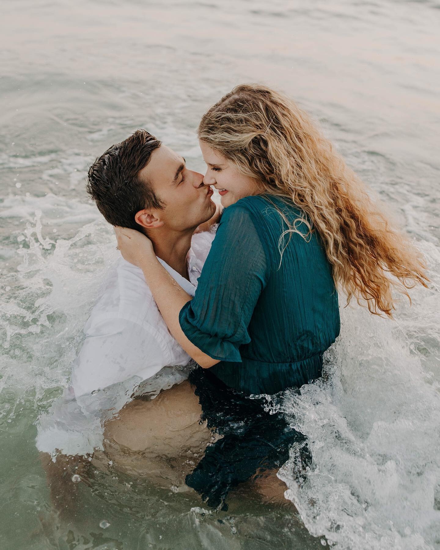 Photos in the water definitely aren&rsquo;t for everyone &mdash; and I respect that! 👌🏼 Sometimes you have a nice dinner to go to after we&rsquo;re finished, or you spent heckin&rsquo; $$$ on a blowout 💁&zwj;♀️

BUT if you&rsquo;re up for it, and 