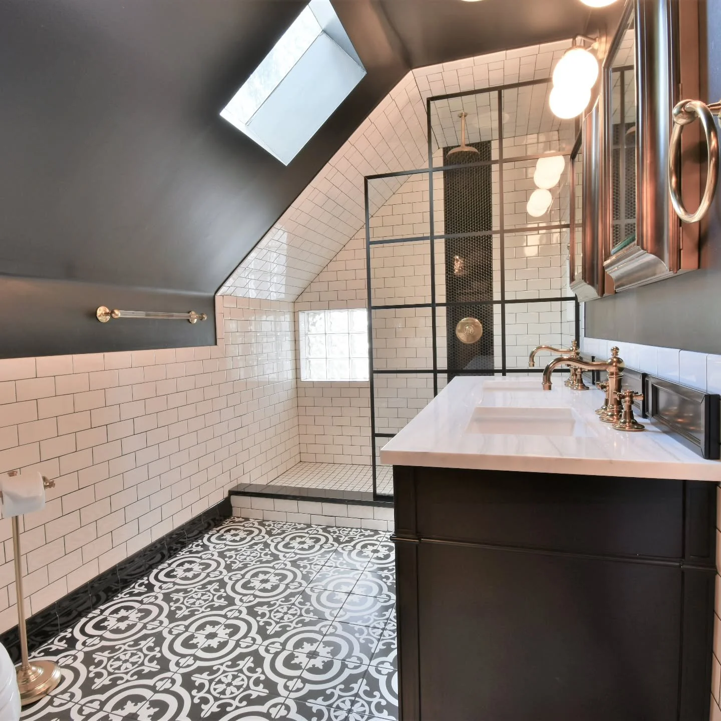 An oldie but a goodie. Replacing all the fixtures and finishes completely transformed this bathroom, no layout change needed.

#denvercontractor #denverdesigner #designbuilddenver #parkhillremodel #remodelingdenver