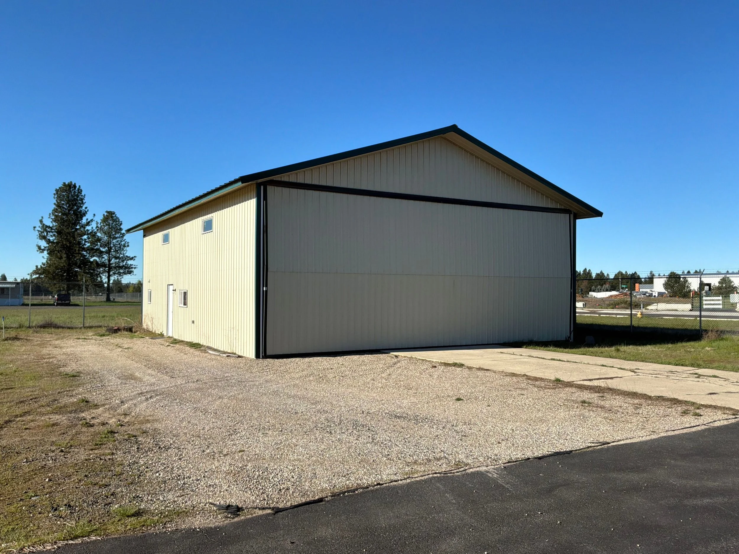 40' x 60' Hangar KDEW $258,500