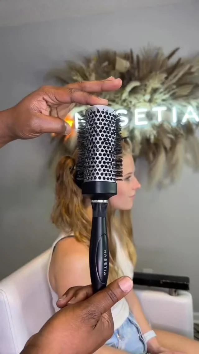 Your blowouts just leveled up. 🚀
Meet the By Nasetia Square Round Brush — designed to smooth, stretch, and shine every texture with less heat and more control.
Faster drying. Longer-lasting styles. Healthier hair.
This isn’t just a brus