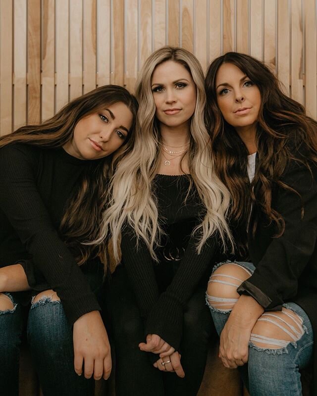 Happy Holidays from Love|Heyden! May your days be Merry and Bright! #gilberthair #gilberthairstylist #chandlerhairstylist #chandlerhair #handtiedextensions #loveheyden #gilbertextensions