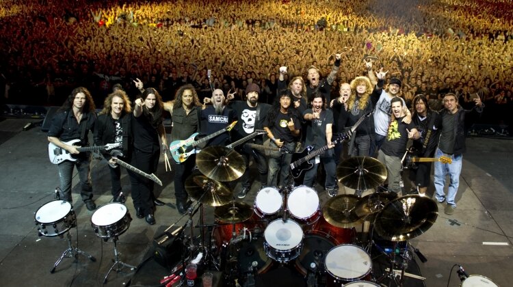 Miembros de Metallica, Megadeth, Slayer y Anthrax, tras uno de los conciertos de The Big Four.
