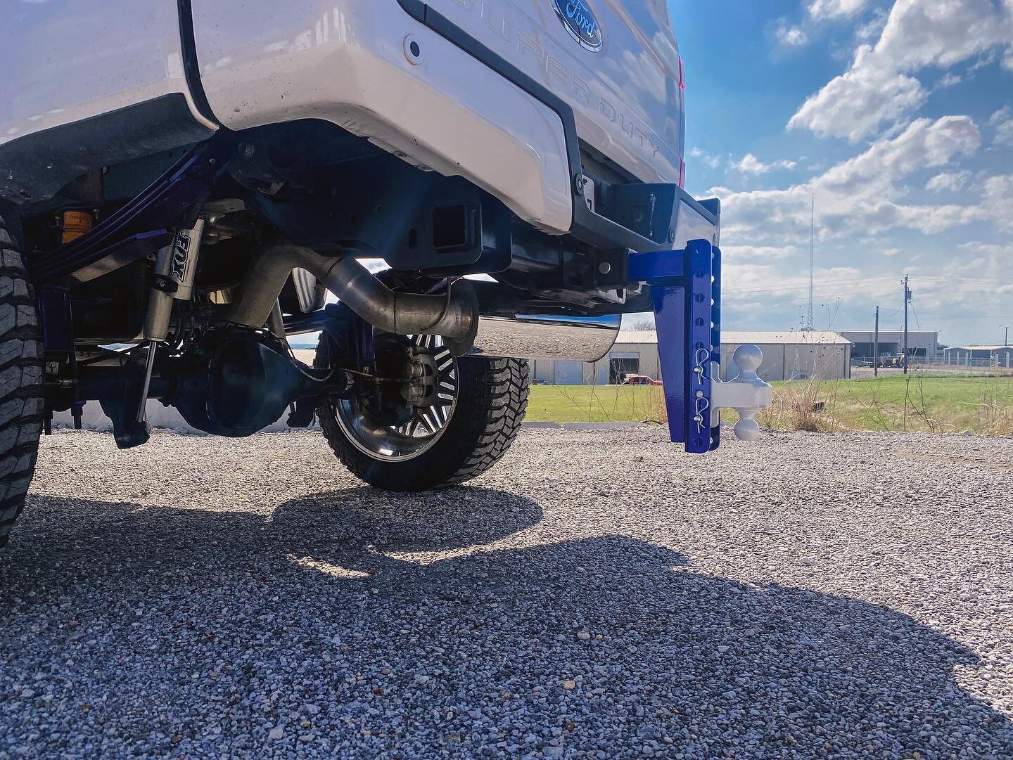 💥THATS A HUGE HITCH💥
@bulletproofhitches 10&rdquo; drop custom powder coated @prismaticpowders illusion blueberry with white blue Pearl !!

.
.

__________________________
☎️ 682-666-8374
🌎 www.neversatisfiedKustoms.com
📧 info@nskustoms.com
💴 SN