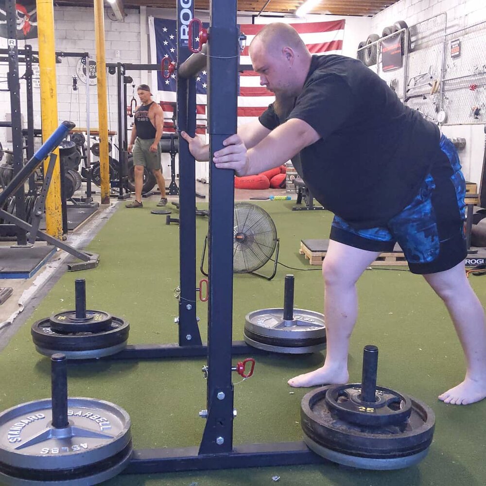 @xxmark101kxx stepping in for a big Anderson Squat with a yoke.

#weareatr #odinsboys #strongmantraining #strongmanstuff #strongmancheyenne #andersonsquat