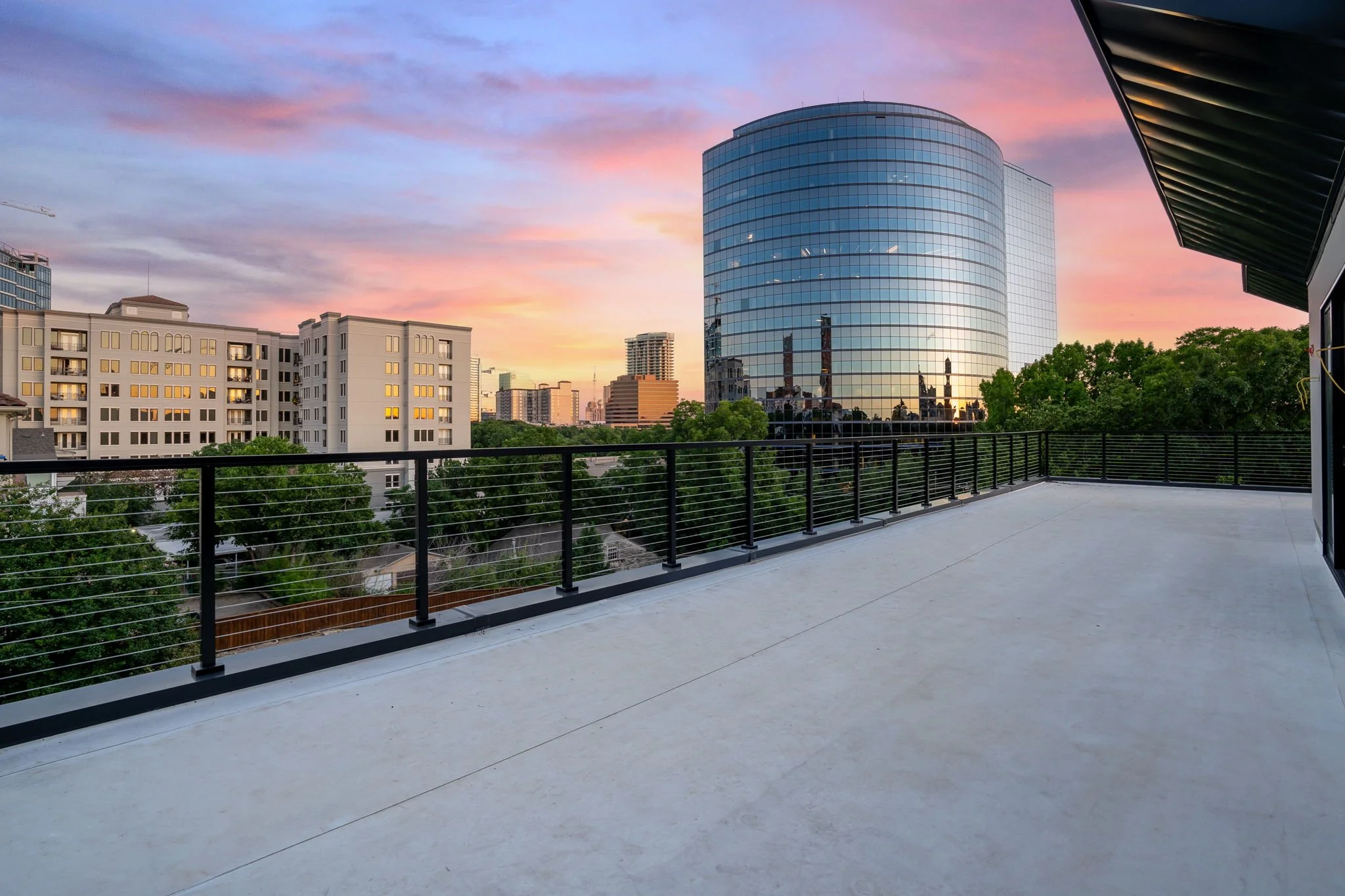 5-web-or-mls-3601 Routh St-4.jpg