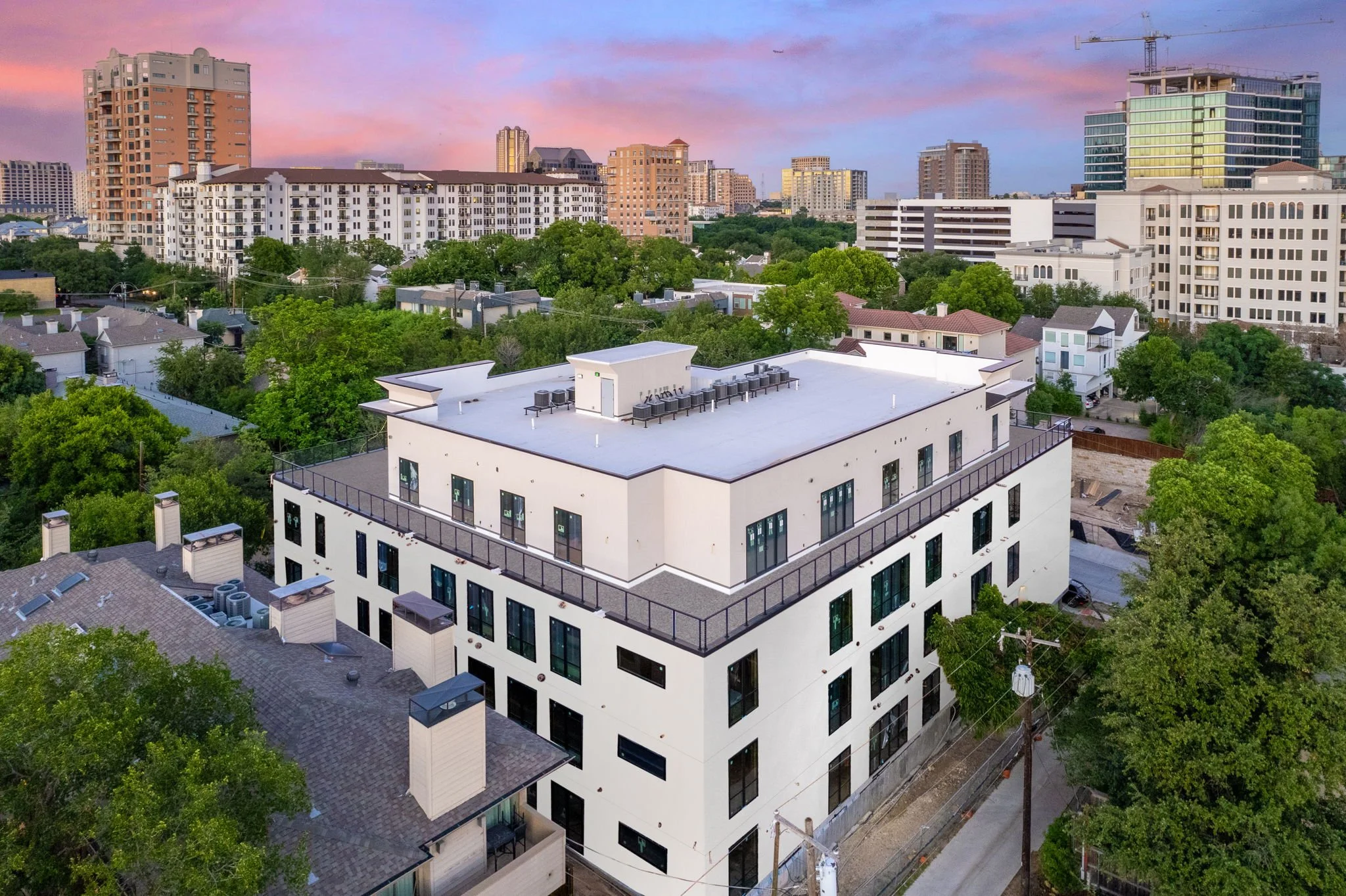 11-web-or-mls-3601 Routh St-6 (2).jpg