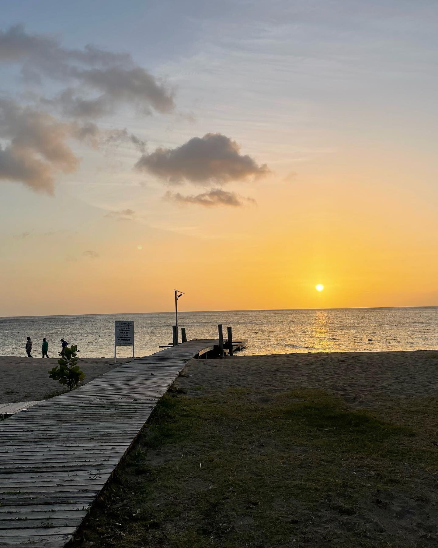 It was a quick &amp; mostly uneventful one hour sail from St Kitts to her smaller &amp; more quaint sister island Nevis. ⛵️We left early in the morning &amp; were sitting at &ldquo;Cafe des Artes&rdquo; by 10am enjoying a  full English breakfast serv