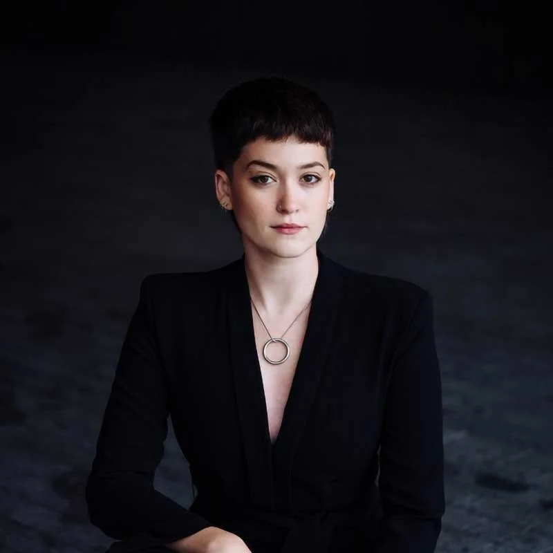 Elisse Albian, Soprano