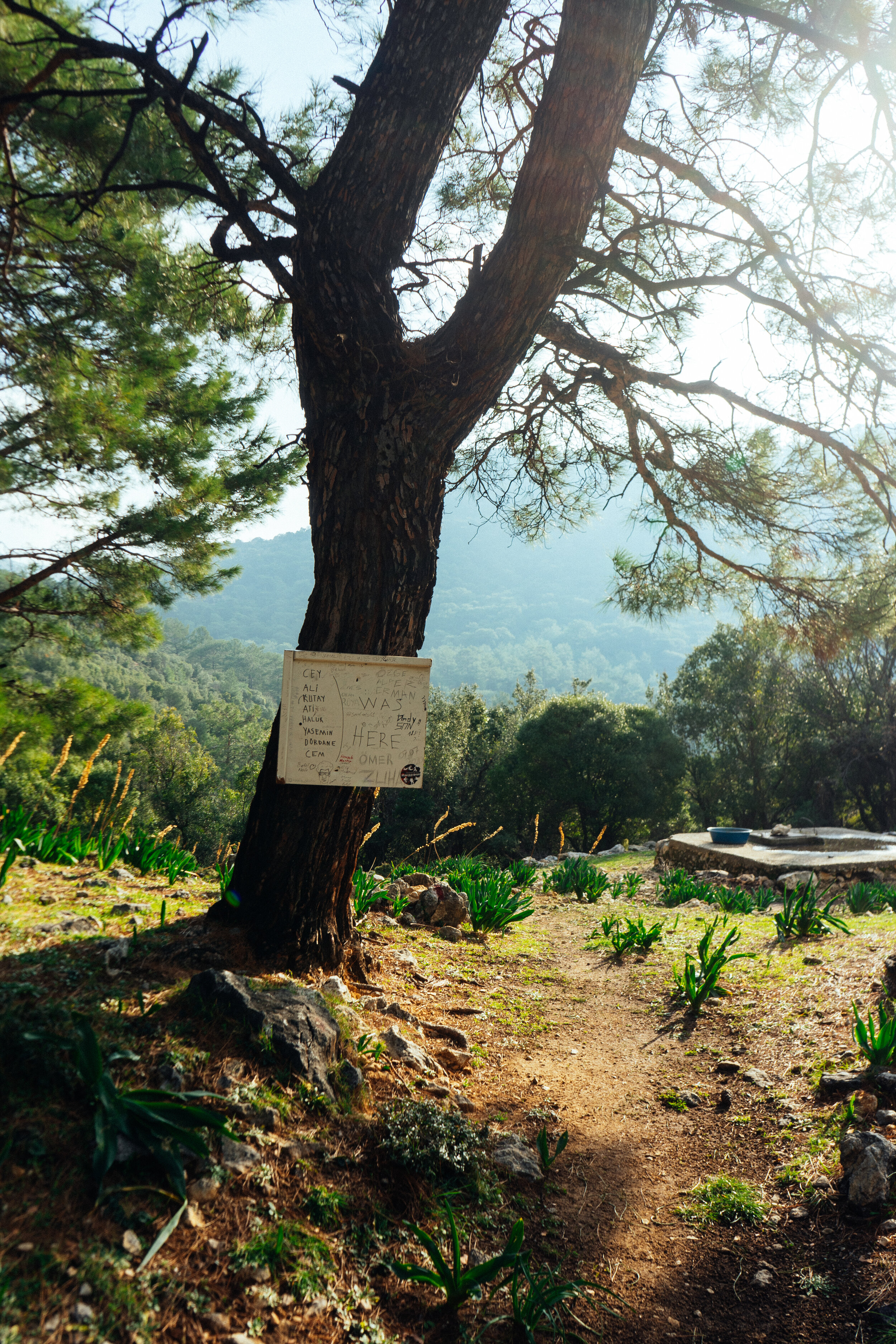 A water well and graffiti (probably from other hikers) found just before getting to Bel