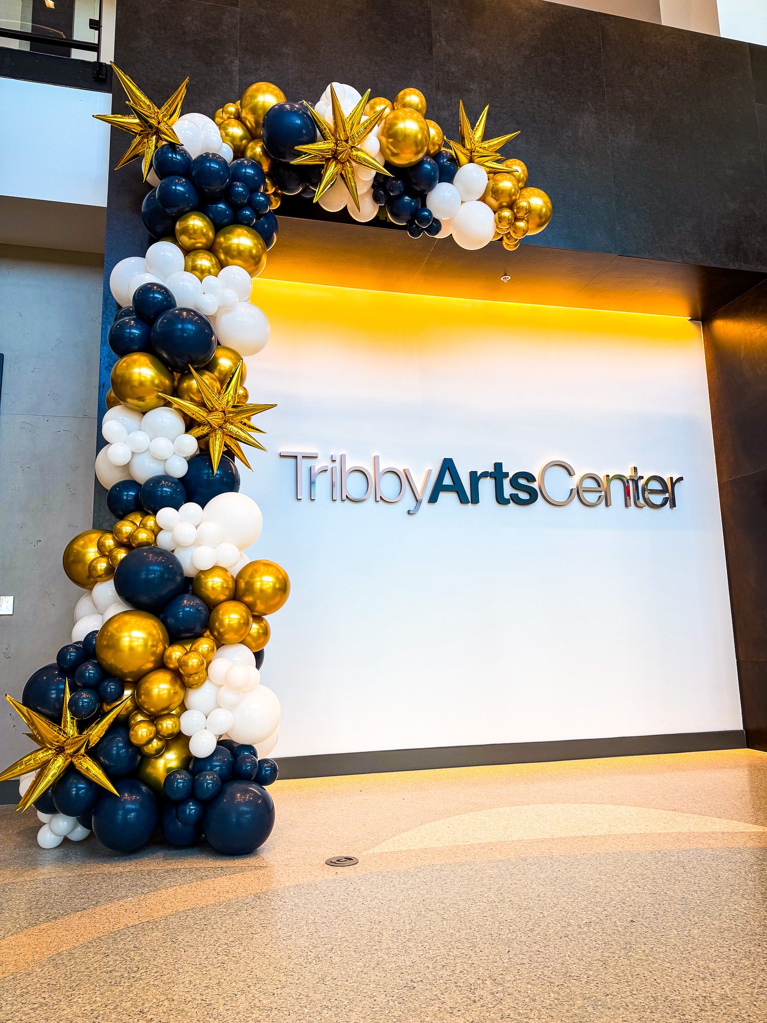 Tribby Arts Center Balloon Garland - Boxwood Rose