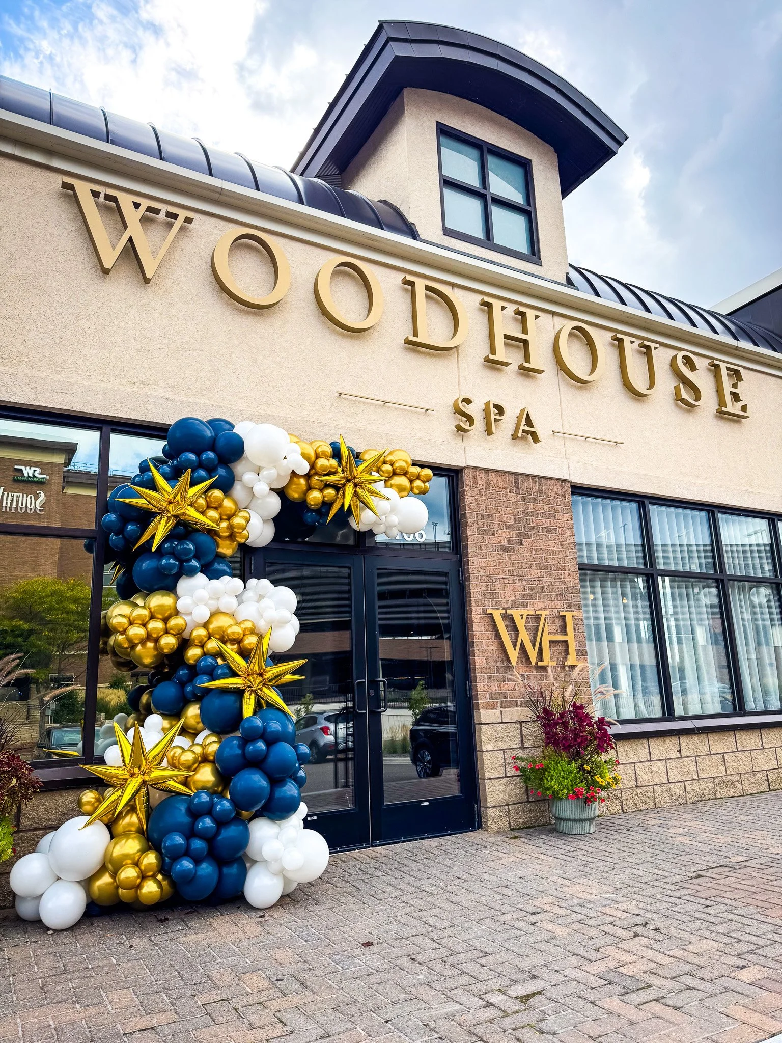 Woodhouse Spa Grand Opening in Minnesota - Balloons by Boxwood Rose