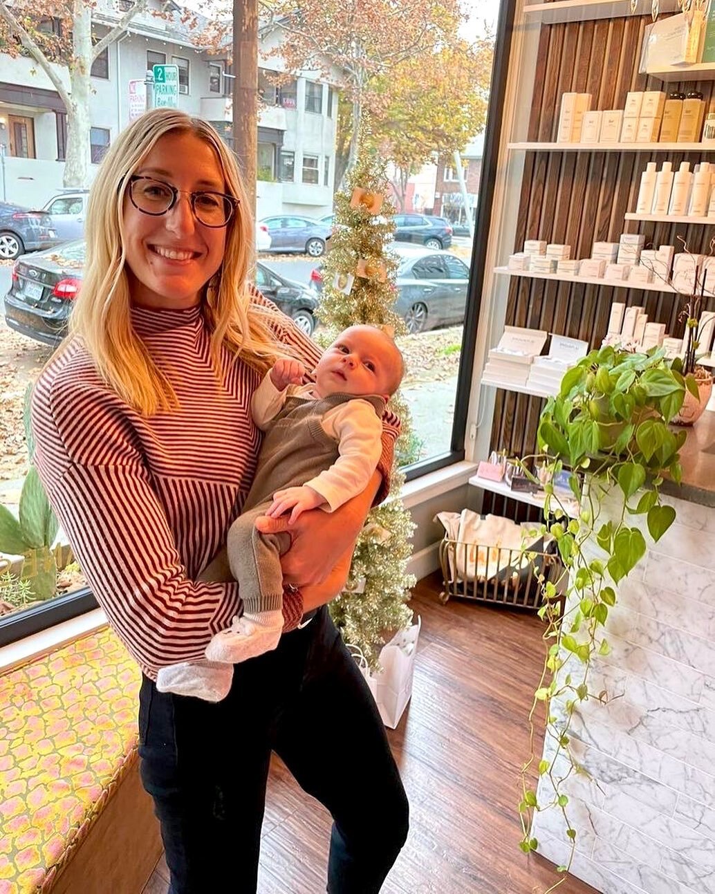 I&rsquo;ve never been happier for a baby to poop on my hand. 💩🤗

Love meeting your little acu babies. Keep &lsquo;em comin! 

.

.
#acupuncture #acupunctureforfertility #fertility #fertilityjourney #ivfjourney #pcos #pcospregnancy #pcossupport #chi