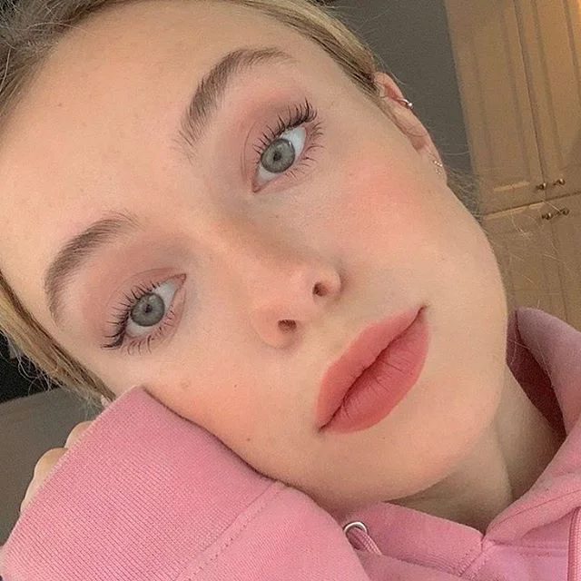 #repost from skincare Queen @rohinielyse wearing @lauramercier 🌷