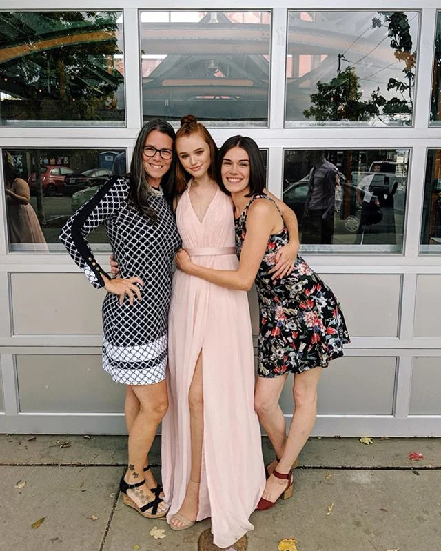 Do we look alike👀 Fam + @kenzneuf 🌟 I cant wait until the girls are old enough to take real pics w us😰