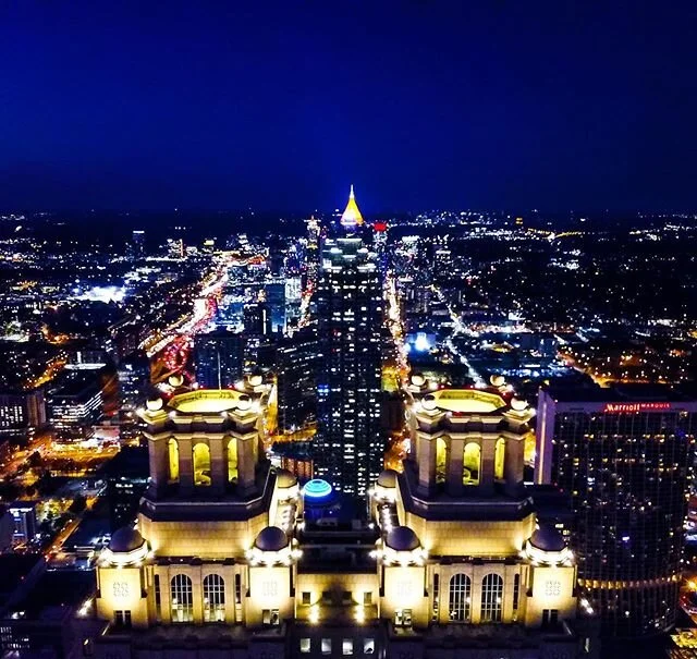 finally got to test out my drone tonight with some fun stacking. maybe I&rsquo;ll record in raw next time 😬
.
. 
#architecture #architecturephotography #atlantasnaps #weloveatl  #photographylife #photooftheday #stacking #dji #djimavic #winter #disco