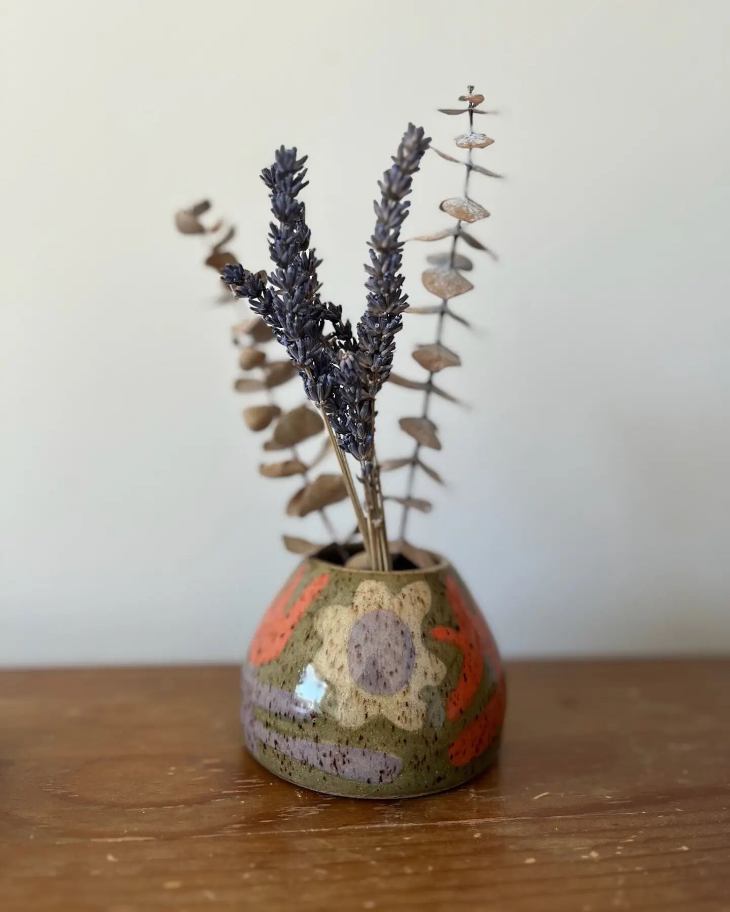 My cousin @clair.ibell snagged one of the moving sale vases and sent me this photo of her using it :) thanks Claire. 

#ceramics #handmade #wheelthrown #speckledbuff #amacovelvetunderglaze #amacobrent #seattle #poulsbo #pnw #artist