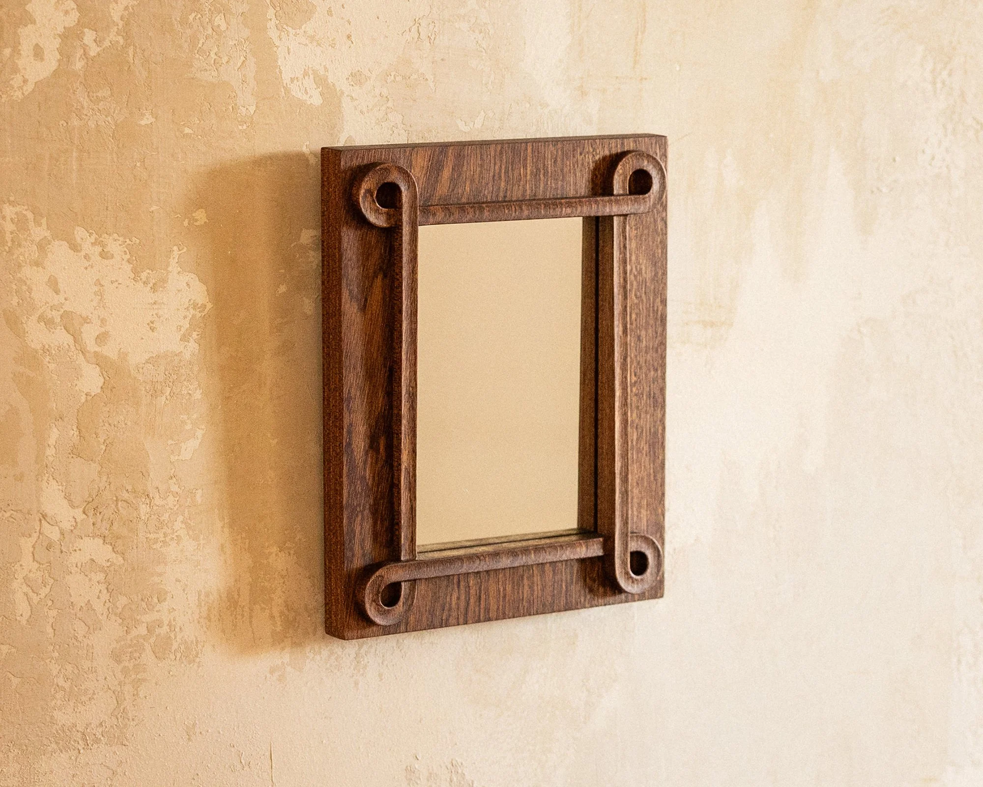 Judee-Mirror_1.jpg