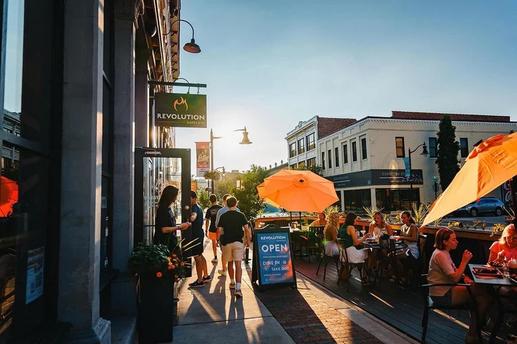 Revolution Barbecue - Restaurant in Lafayette