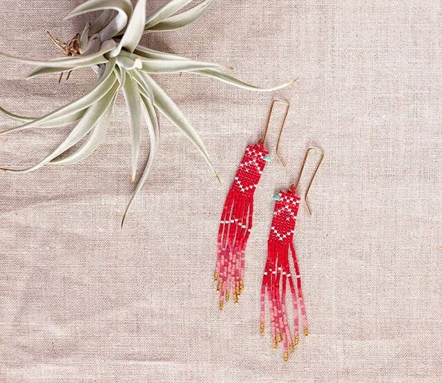 These are special! The Berry... a hint of turquoise with bright pink Japanese glass beads, with matte 24kt gold dangling at the ends and hand hammered 14KT gold earring hook. Can&rsquo;t get any better. 📸 @dougberryimages  #sedona #sedonaartist #bea