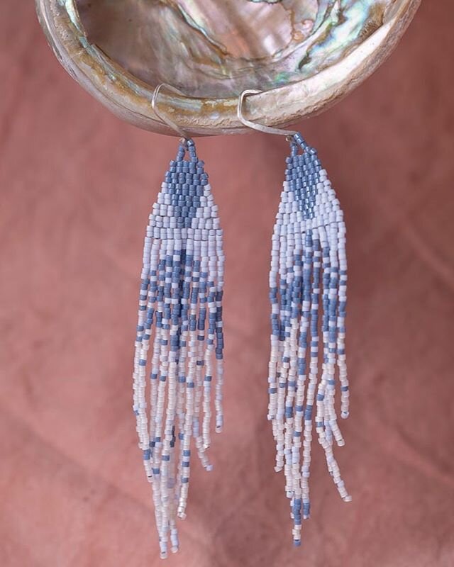 So of my favorite shapes and colors. #beadedjewelry #beadedearrings #sedona #sedonaarizona #artisanjewelry 📸 @dougberryimages