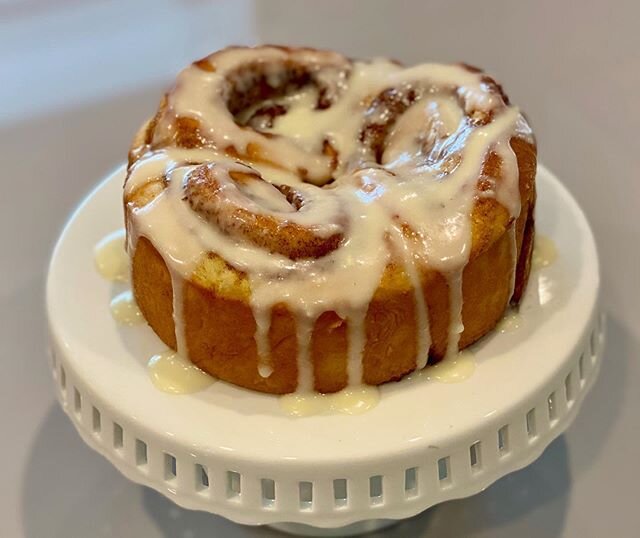 Fresh out of the oven ✨ ooey gooey, sticky &amp; sweet CINNAMON BUNS topped with vanilla glaze 💥😝 Who wants some?! .
.
.
#baking #kidsbaking #phillyphilly #phillyfoods #foodie #instafoodie #delish #homemadedesserts #sweet #yum #cinnamonrolls #cinna