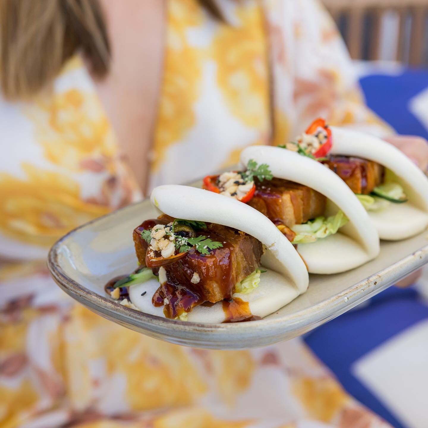 Bow Bow Buns loaded with delicious sticky hoisin crisp pork belly, cucumber, cos, cashews, sesame😍

Also available with buttermilk fried cauliflower 🌱