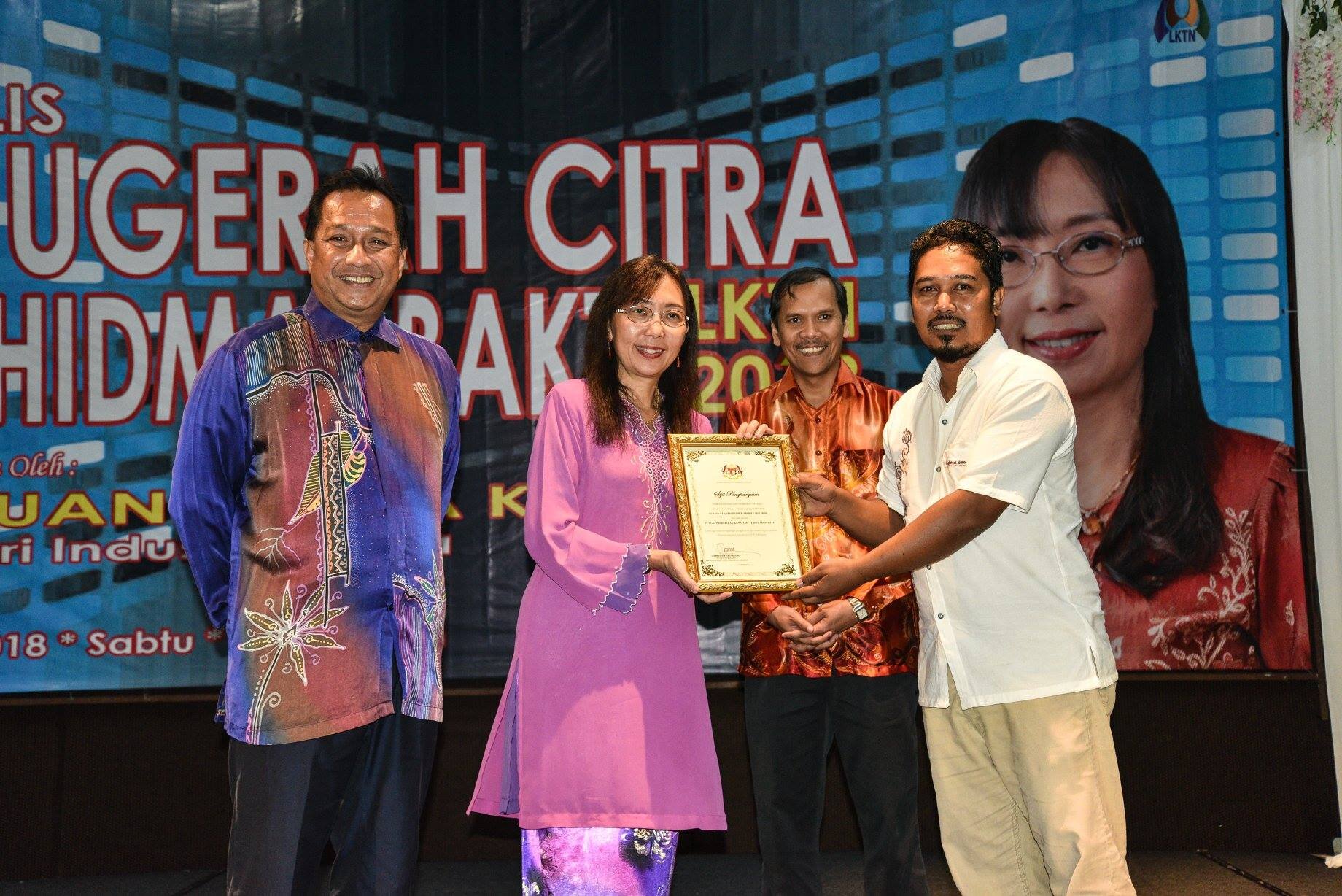 zaidi award.jpg