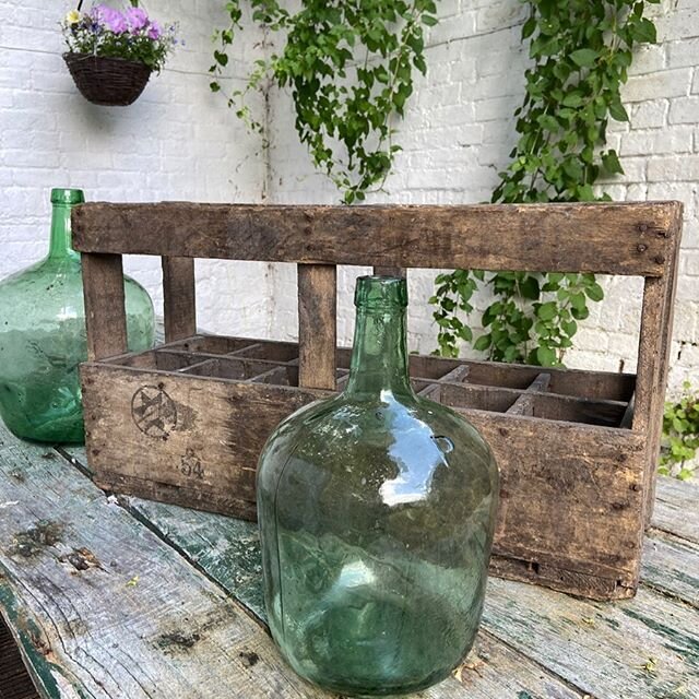 Gorgeous Vintage Bottle Holder, perfect decoration for your garden or kitchen. Please Dm for free local delivery. #vintage#interior#gardening #gardeningdecor#henleyonthames#interiorstyle #interiorstyle #instagood #instagardening #outdoordecor #outfoo