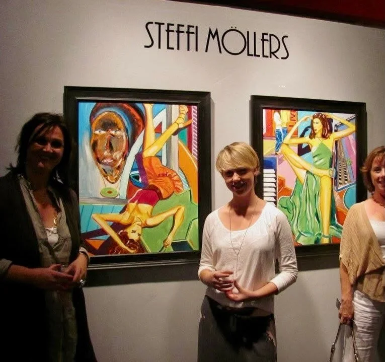 I was looking for a special foto at the time when we lived in California... and look what I've found😳...This was at an exibition at the Magoski arts colony in California in 2013... I guess I was always driven to the female figure in my DIVA way. So 