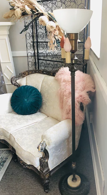 Antique Lamp Stand 1.PNG