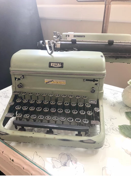Vintage Typewriter.PNG