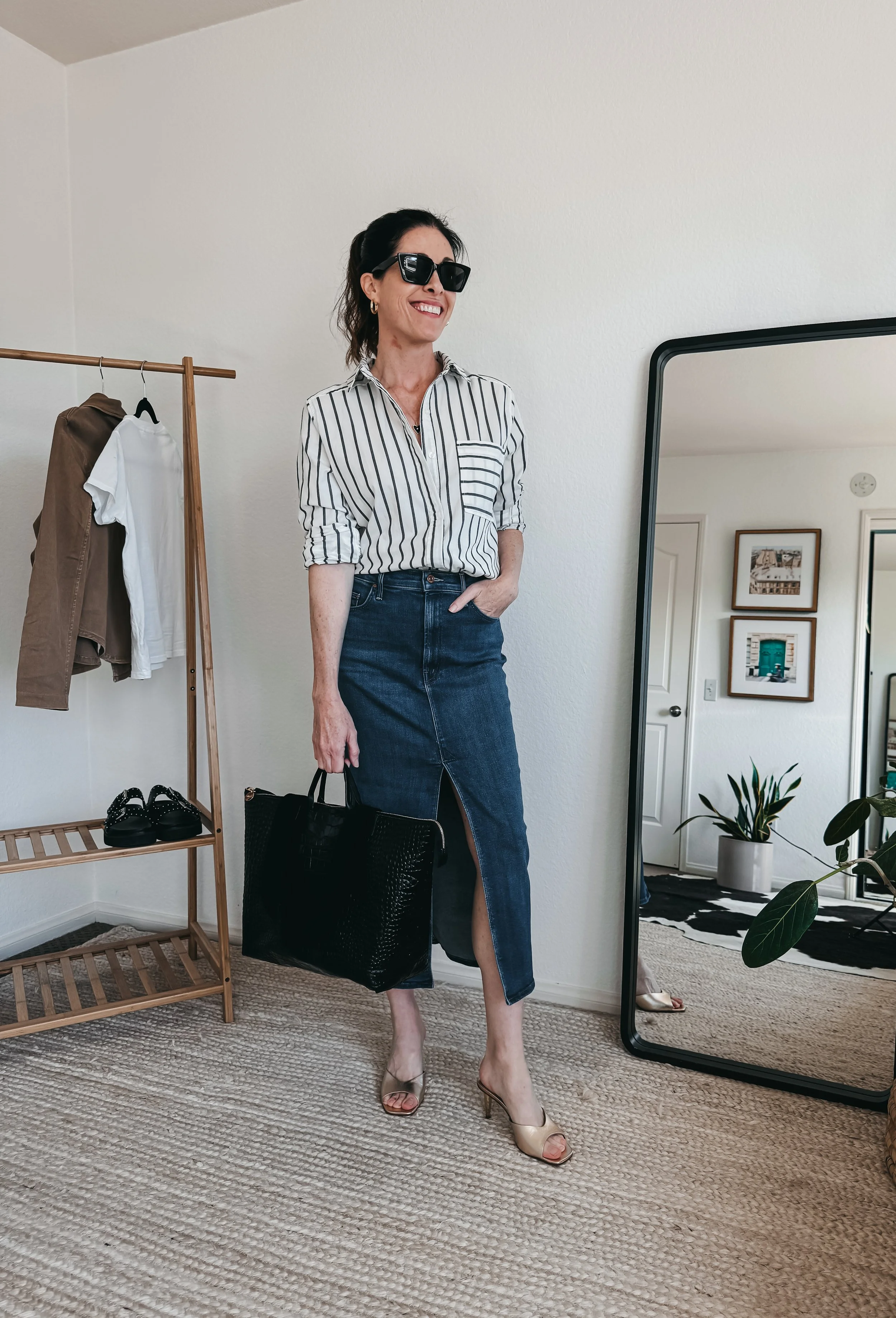 https://images.squarespace-cdn.com/content/v1/5de7e05f69ad8e48e59f0fdd/8a2e4e20-4917-4462-8ec5-bfc69fca83f3/denim%2Bskirt%2Bstriped%2Bshirt%2Boutfit%2Bevereve.JPG