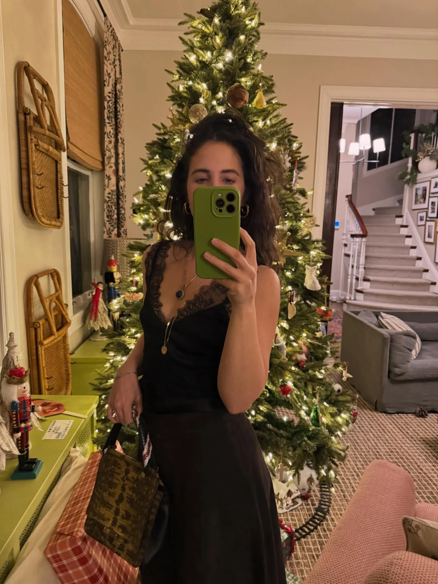 A little Christmas recap ~ holiday parties, an overload of presents, and 70 degree days in December 🎄I hosted family on Christmas Day and we had the most delicious meal: sourdough, rigatoni with our family sauce recipe, roasted potatoes and green be