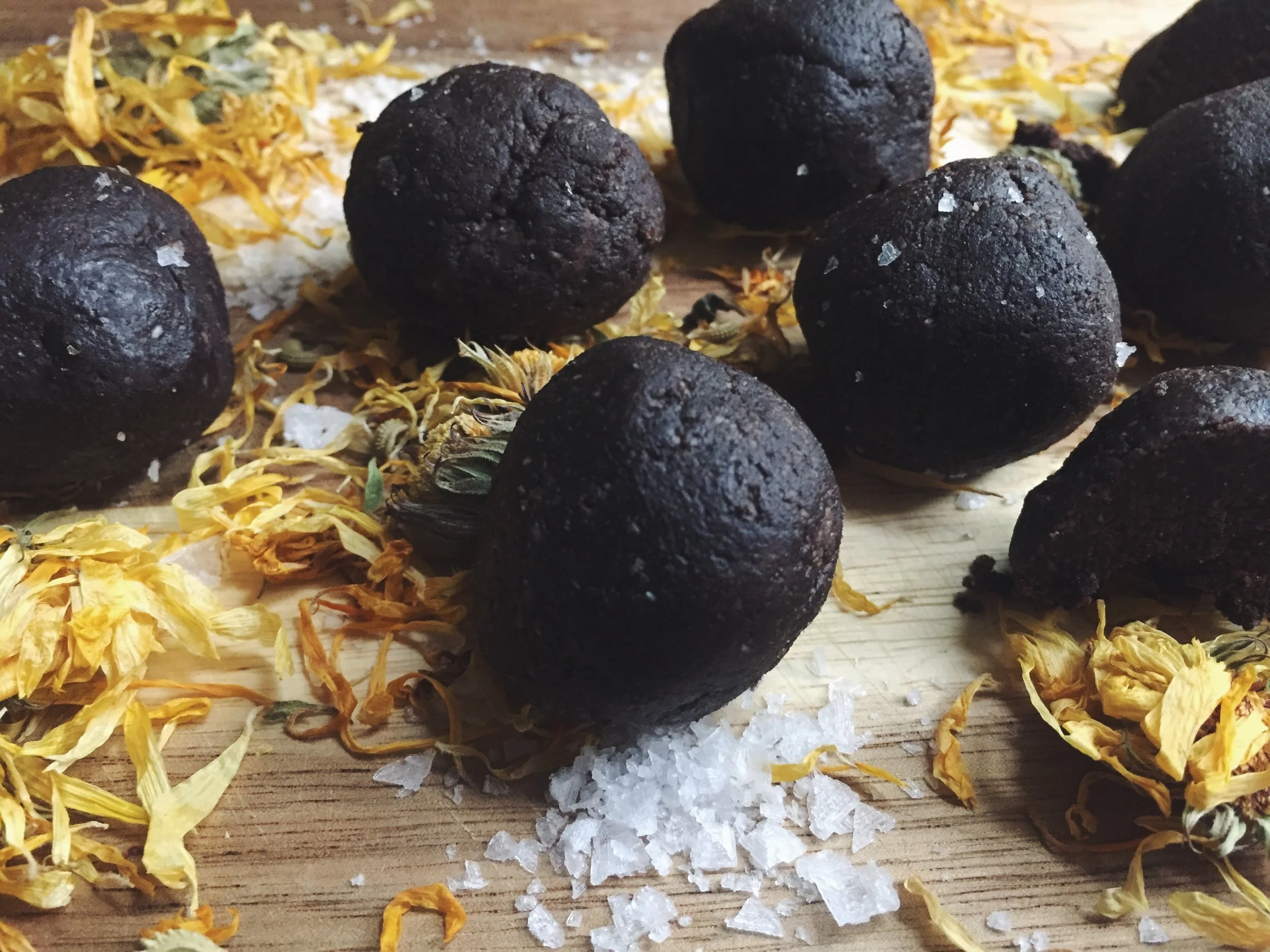 Quick &amp; EASY Carob Caramel Balls with Apricot &amp; Vanilla