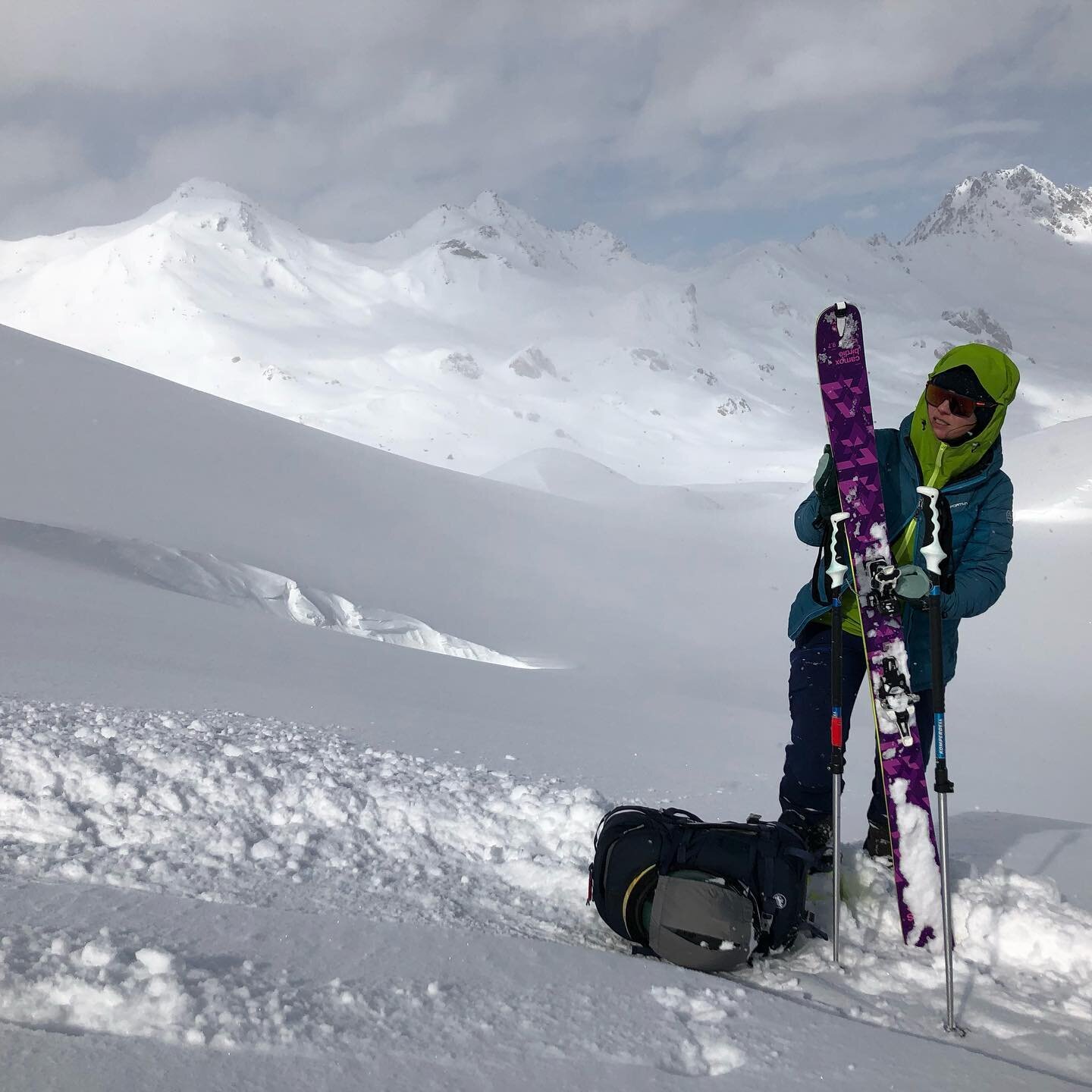 🎿 MEMORIES 🎿
Ischgl M&auml;rz 2020...wer h&auml;tte gedacht, was danach passieren w&uuml;rde...schee war&rsquo;s! 🤍

📸 @skimo_thiemo 

#skitouring #skiing #winterlove #missingthis #skimountaineering #bergliebe #winterliebe #freeriding #heidelberg