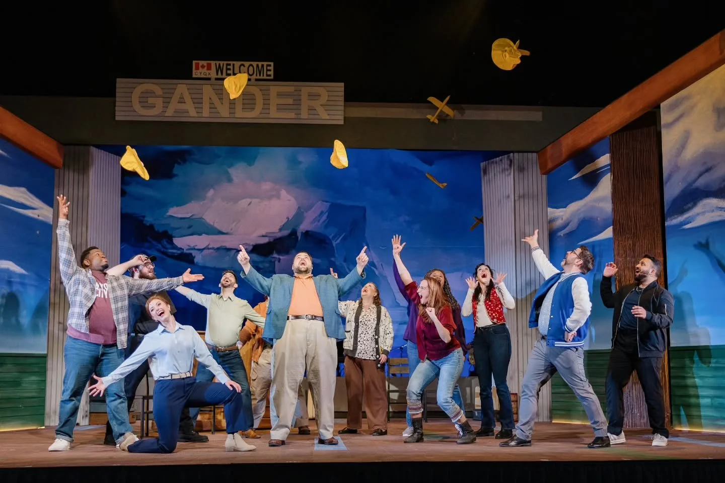 🎉🐠🌐✈️ Hooray! COME FROM AWAY begins performances tonight and this is your first look at the magic that happens onstage!

Tickets are selling fast! Get yours today!
Www.shortnorthstage.org/comefromaway 

📷: @kylelongphotography

Director/Choreogra