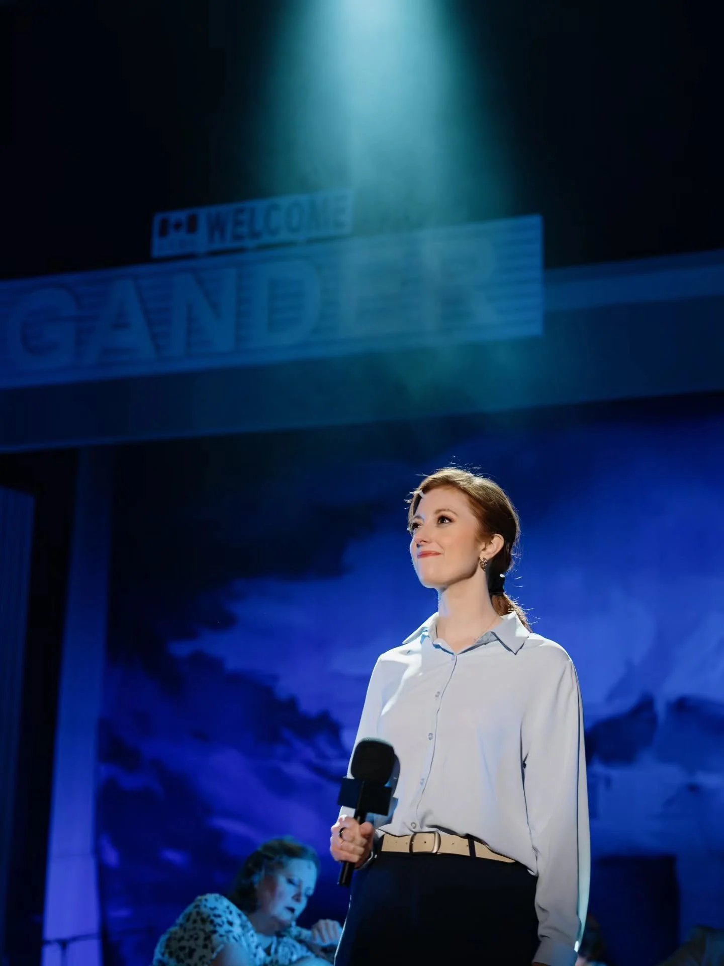 ✈️❤️🌐 Another weekend of shows starts tonight!

Join us for an inspiring true story. Best availability tonight at 7pm! Pay What You Want tickets available!

Www.shortnorthstage.org/comefromaway 

📷: @kylelongphotography

#shortnorthstage 
#snscomef