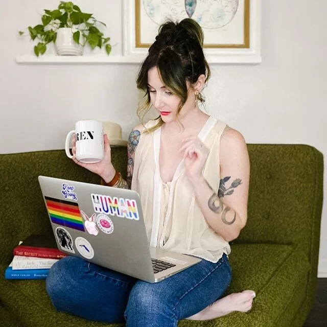 Is your website *attracting* or *repelling* clients? 😬
.
Your salons website plays a huge part in the decision making process of a potential client... and honestly... there are some common mistakes that instantly turn your clients off.
.
1. Only Edi