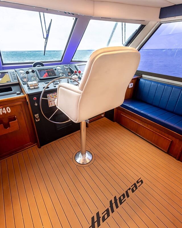 Welcome to the comfortable Bandit wheelhouse. It's quite nice staying dry from the rain and spray as well as keeping cool with the air conditioning when it's hot out, all while navigating safely around the Caribbean.

#roatanluxuryyachts #ruthlessroa