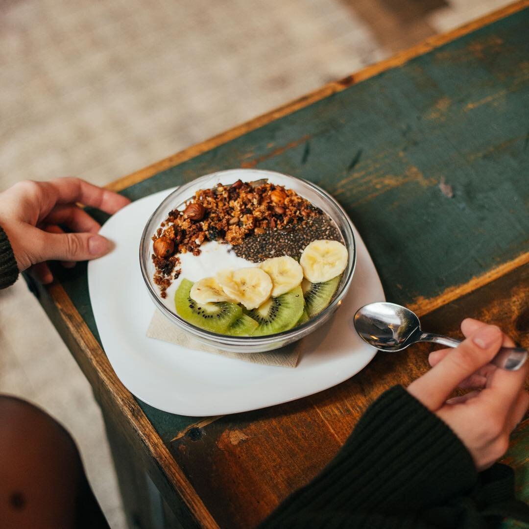 la-bicicleta-cafe-desayuno-fruta.jpg