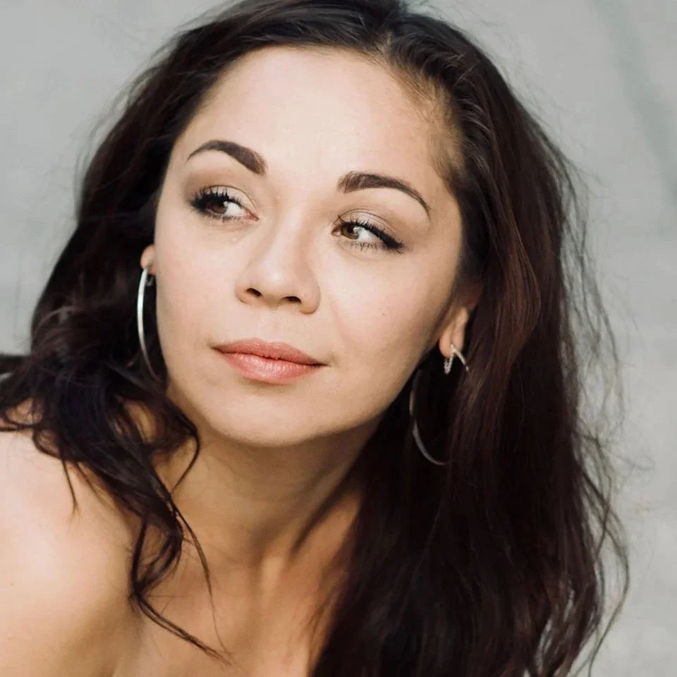  Tess Altiveros