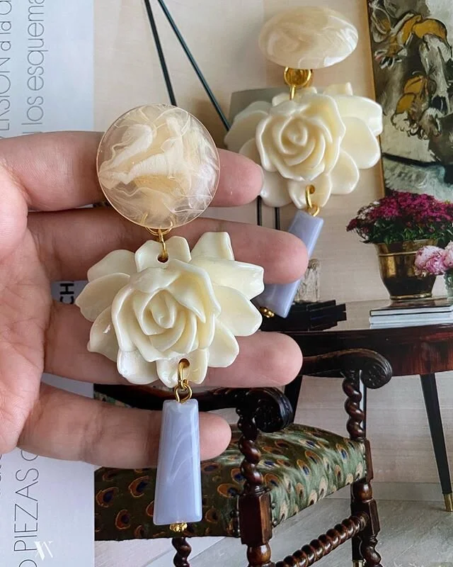 Find joy in the little things!✨ #new #available #onlineshopping #casavitard #cv #casadejoyeros @safecreative #earringaddict #perfectgift
#cliponearrings