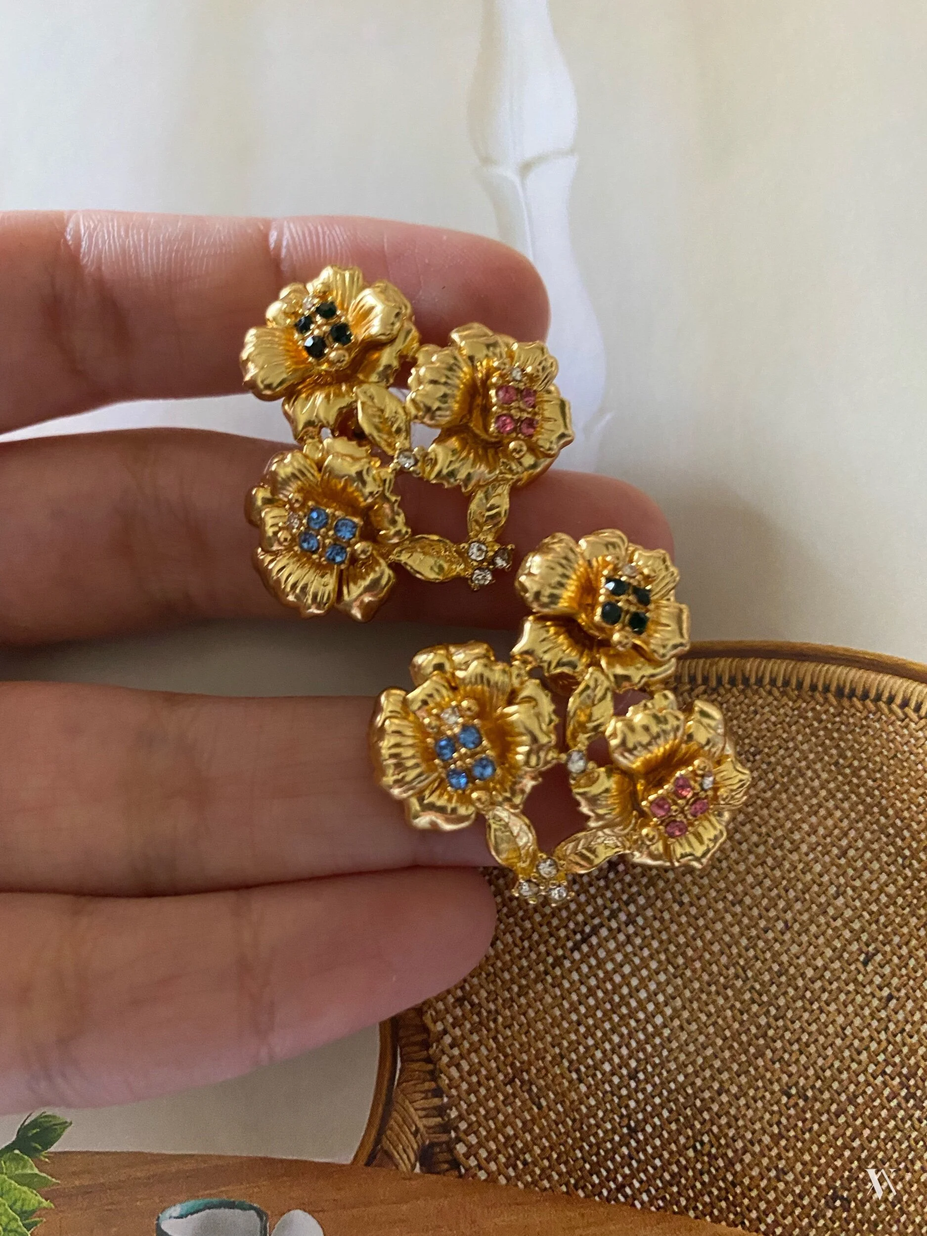 2EE2B086-24C7-402A-9382-7B5D0A4BD1B8