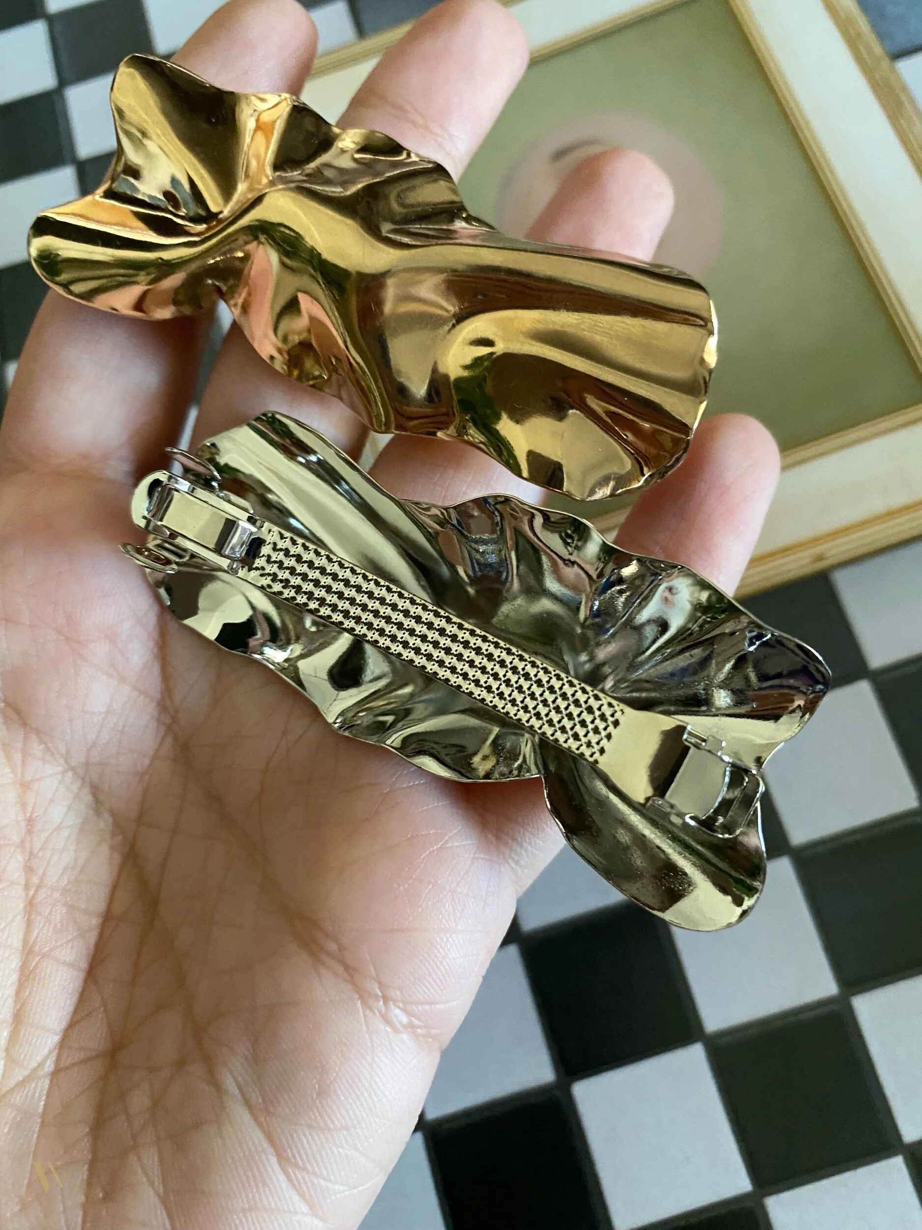 8B6F8BA3-E6A5-4E9D-896C-F93F526128F7