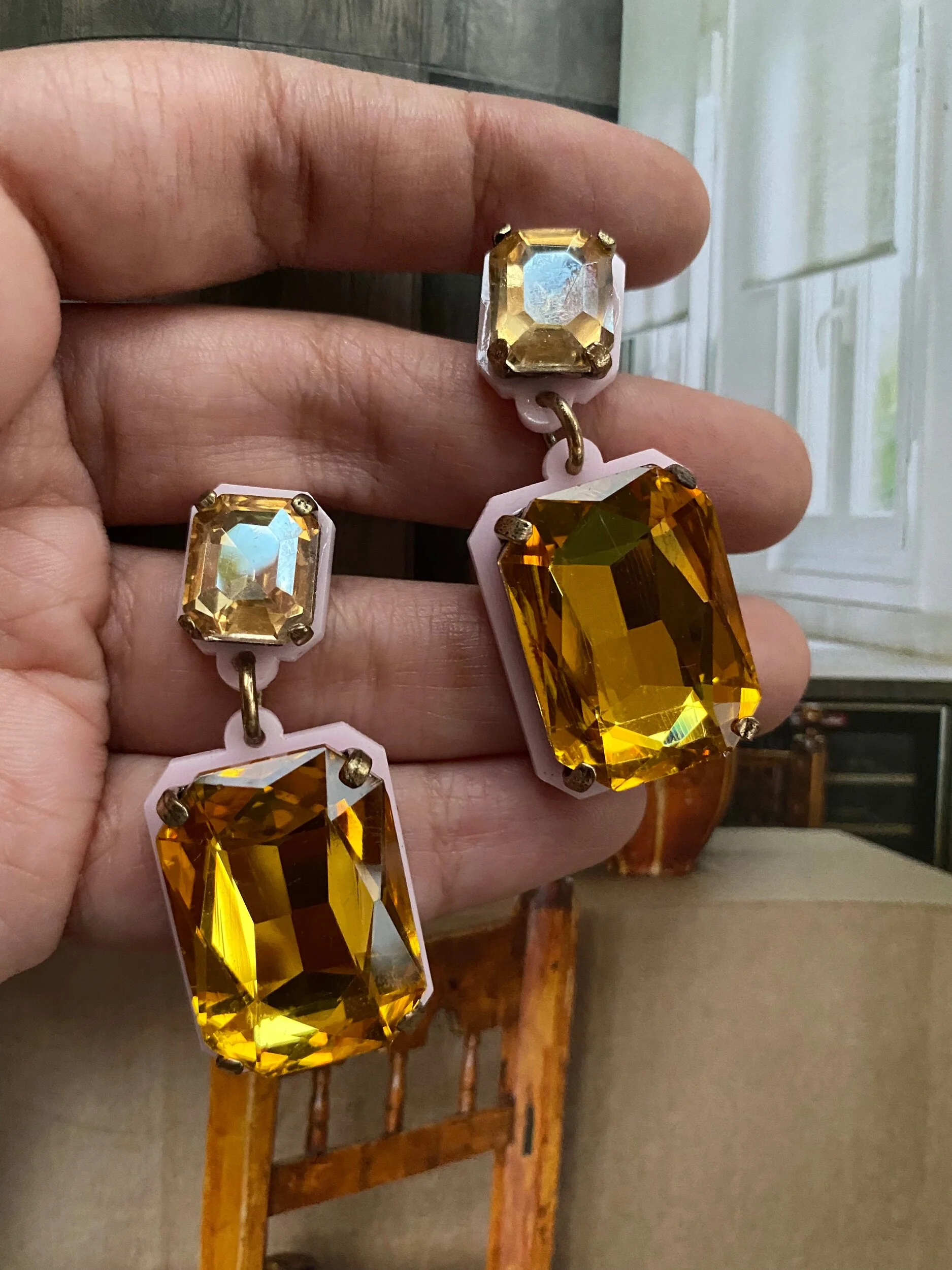 13E313CE-F2BD-4A5F-BA5D-BB6ED7198E4C