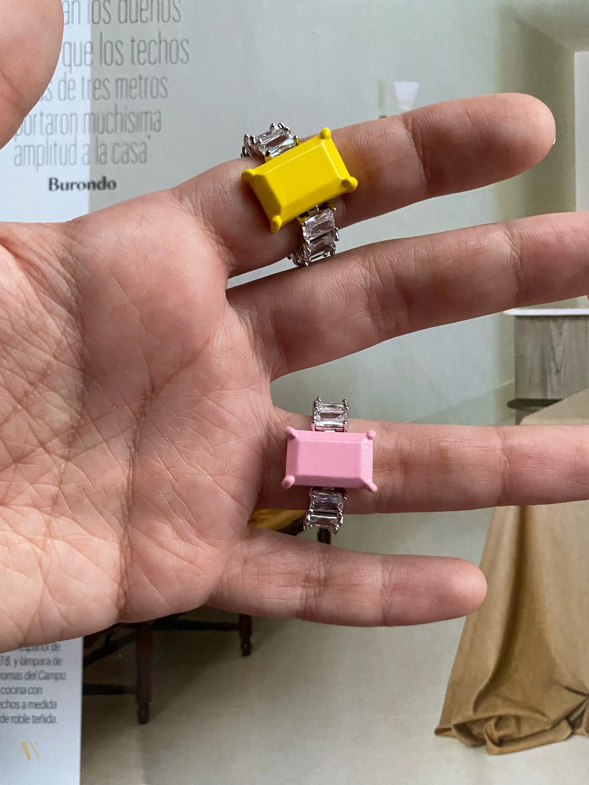 86E47B5F-2E04-4DFE-8C8C-C0C64F53F8E8