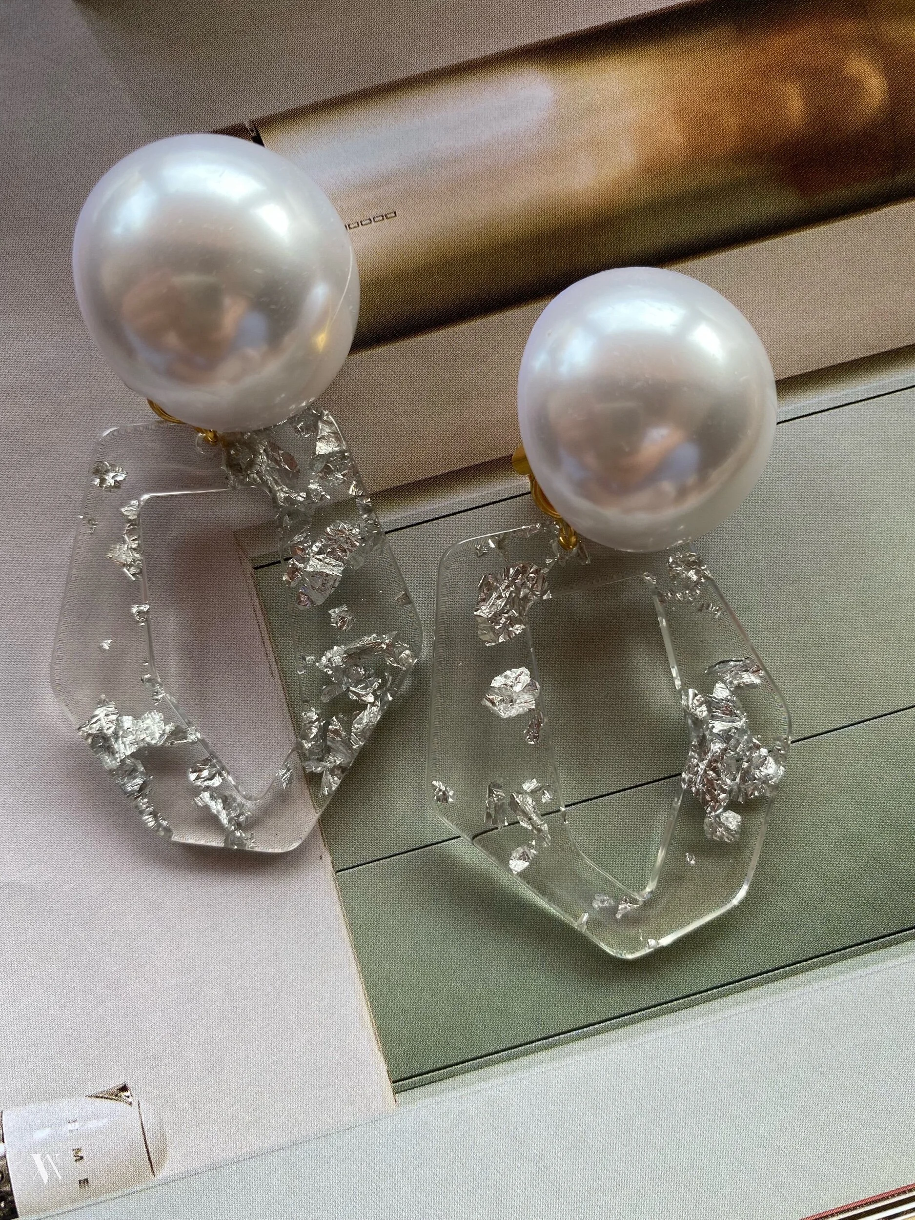 2AD641D0-EF2F-43E9-88C1-6367E2C9D096