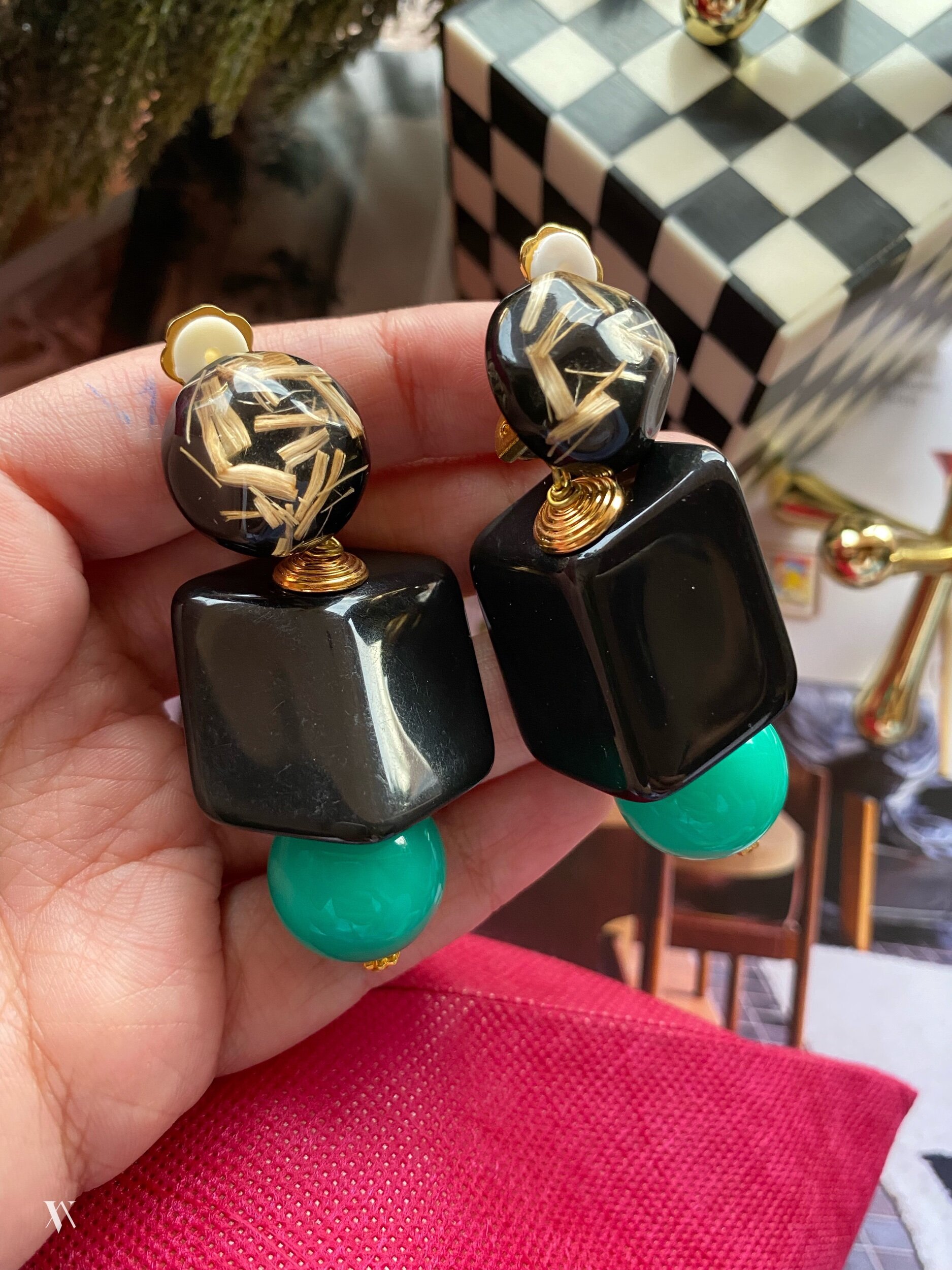 6A2A7BBC-1180-4590-8A57-F906F3375E05