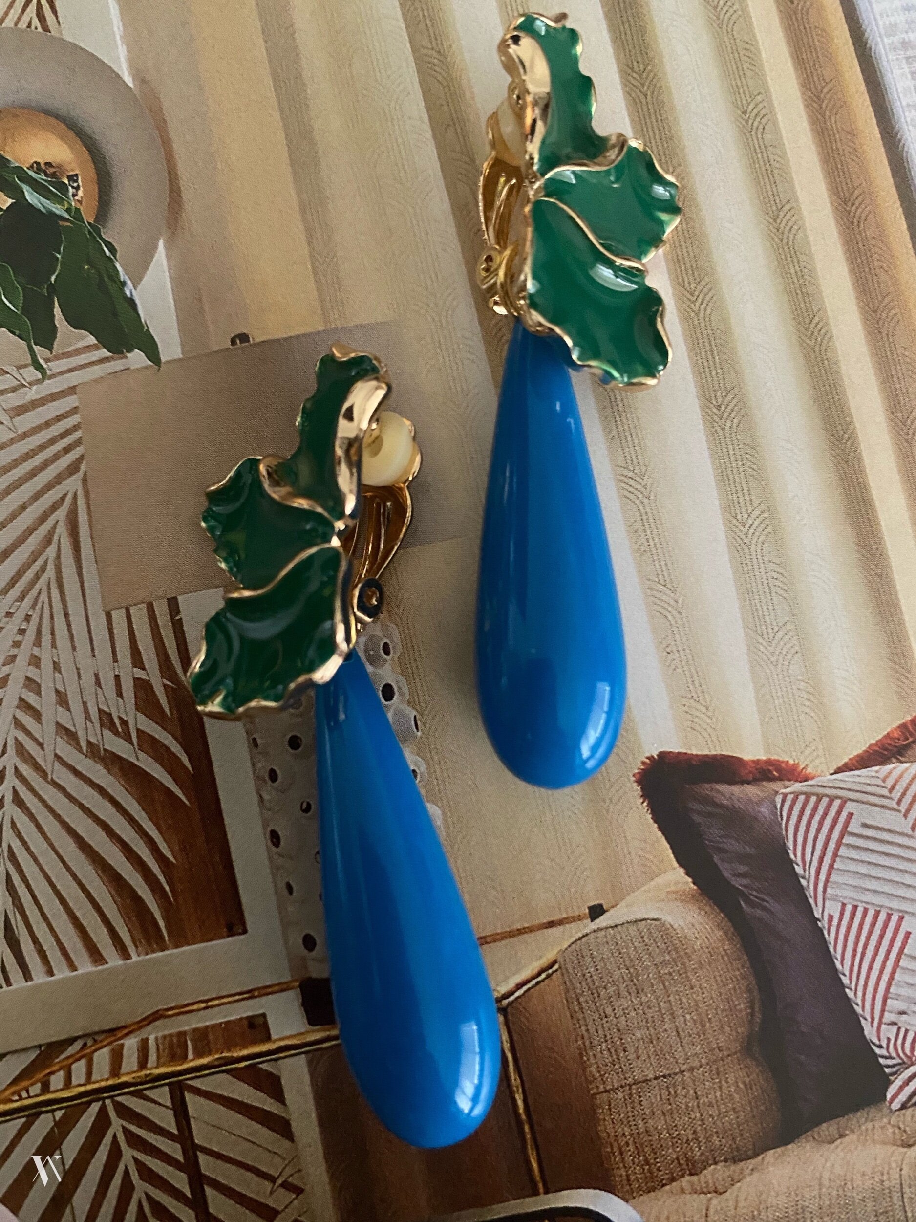 DE2EE437-BB7B-44CD-BEE2-4A0582FA4E8F